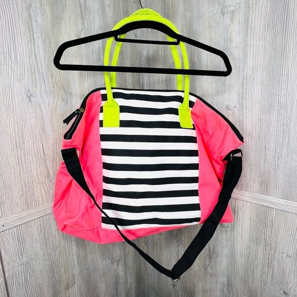 Victoria’s Secret Large Duffel Bag - Picture 4 of 6